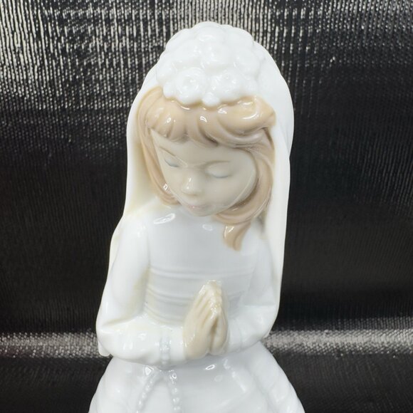 Nao by Lladro First Communion Praying Girl Rosary Figurine Fine Porcelain Figure - Picture 3 of 13